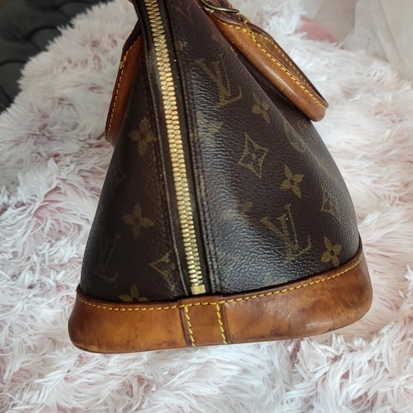 Authentic LV - Picture 5 of 9